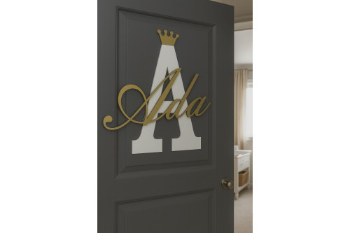 Ahşap Bebek ve Hastane Odası İsimli Kapı Süsü